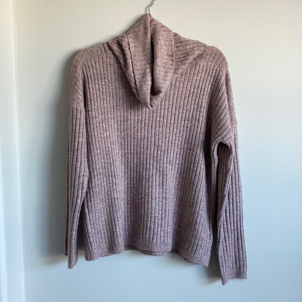 🌸Denver Hayes Turtleneck🌸